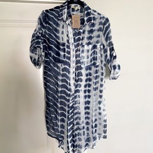 Short sleeve longer length semi-sheet top NWT